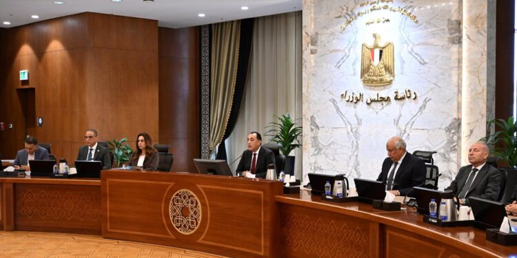 رئيس الوزراء: حظر قطع الأشجار نهائيًا وزيادة المسطحات الخضراء بالمحافظات