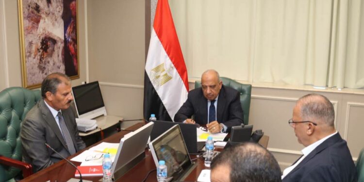 وزير الكهرباء يتابع مستجدات تحديث استراتيجية الطاقة المتكاملة 2040