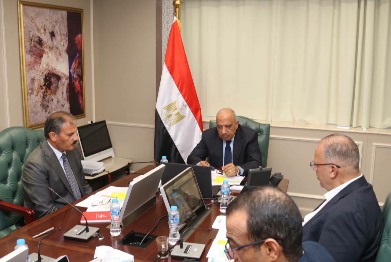وزير الكهرباء يتابع مستجدات تحديث استراتيجية الطاقة المتكاملة 2040