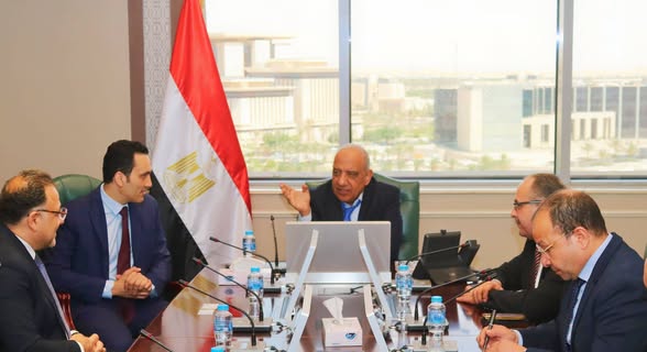 الكهرباء تبحث مع «هيدروفولتا» البلجيكية تنفيذ مشروعات لتحلية مياه البحر واستخلاص المعادن
