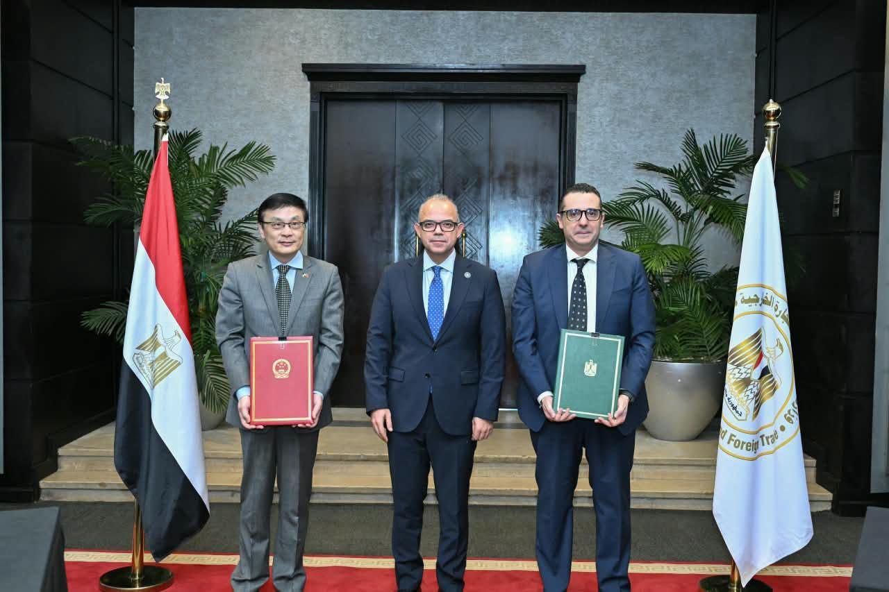 مصر والصين توقعان محضر دراسة جدوى تطوير مركز القاهرة الدولى للمؤتمرات