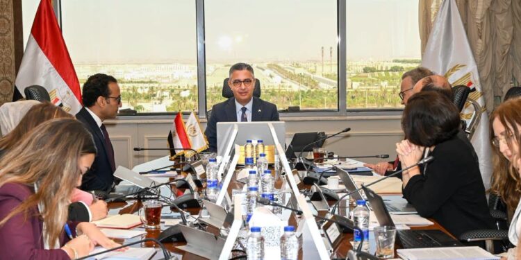 مصر تبحث إنشاء مركز لوجيستي متكامل للحبوب بتمويل من "الاستثمار الأوروبي"