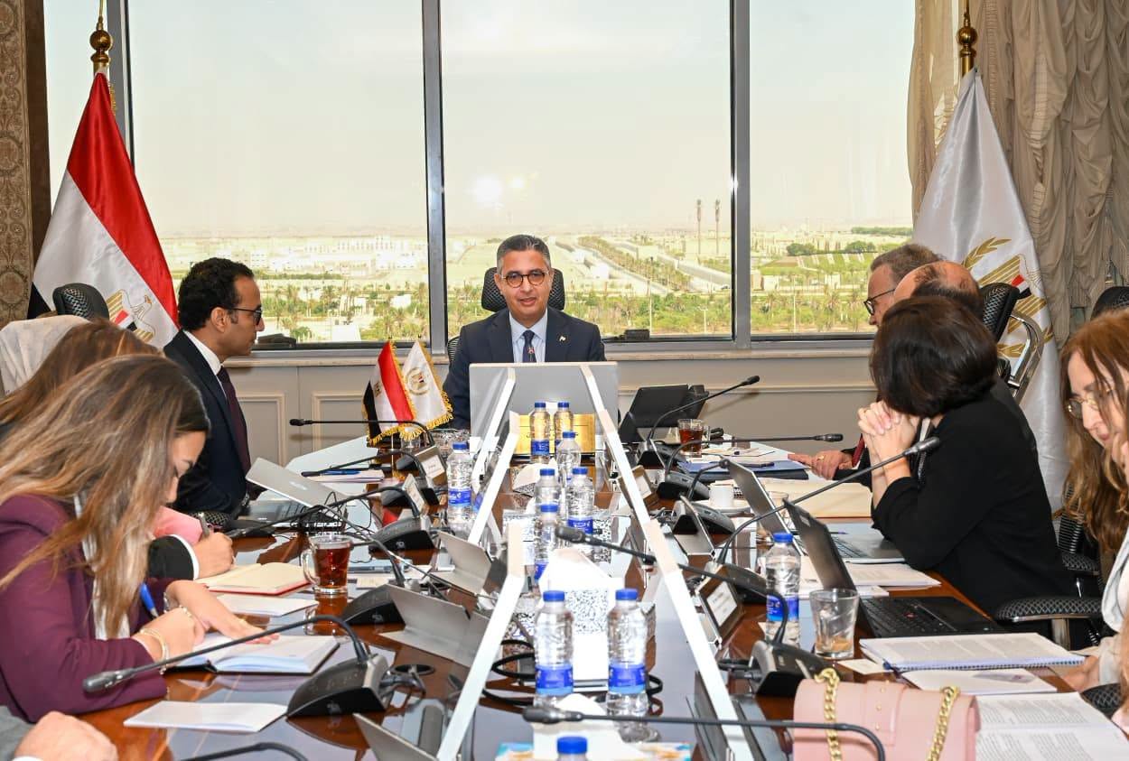 مصر تبحث إنشاء مركز لوجيستي متكامل للحبوب بتمويل من "الاستثمار الأوروبي"