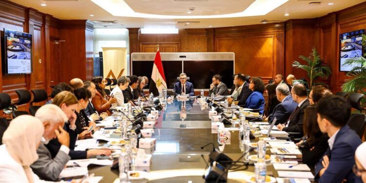 مصر تبحث مع البنك الدولي الموقف التنفيذي لآلية تمويل مشروعات البنية التحتية
