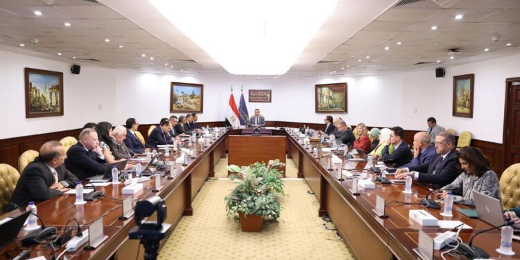 وزير الاتصالات: تكثيف الجهود لجذب استثمارات للبنية التحتية للذكاء الاصطناعي