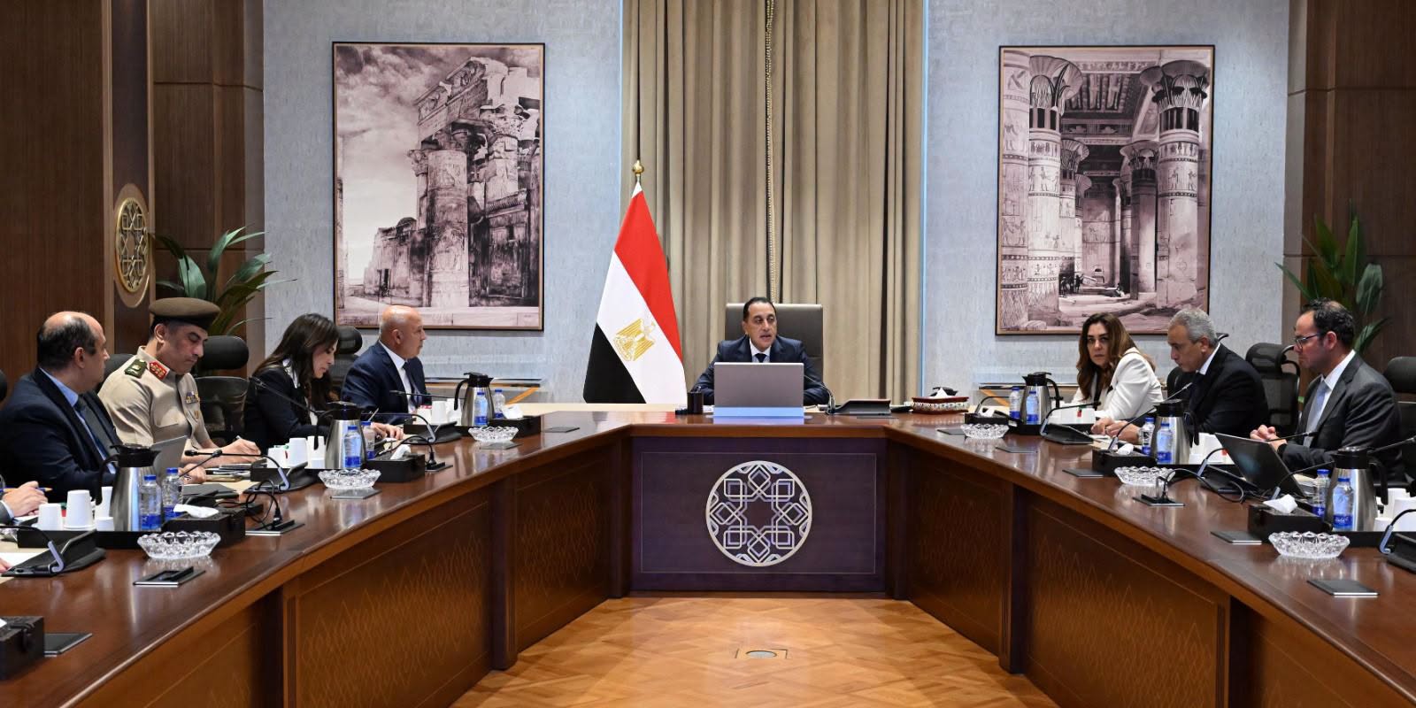 استعدادًا لمؤتمر أكتوبر.. “مدبولى” يجتمع بوزراء النقل والتنمية المحلية والإسكان