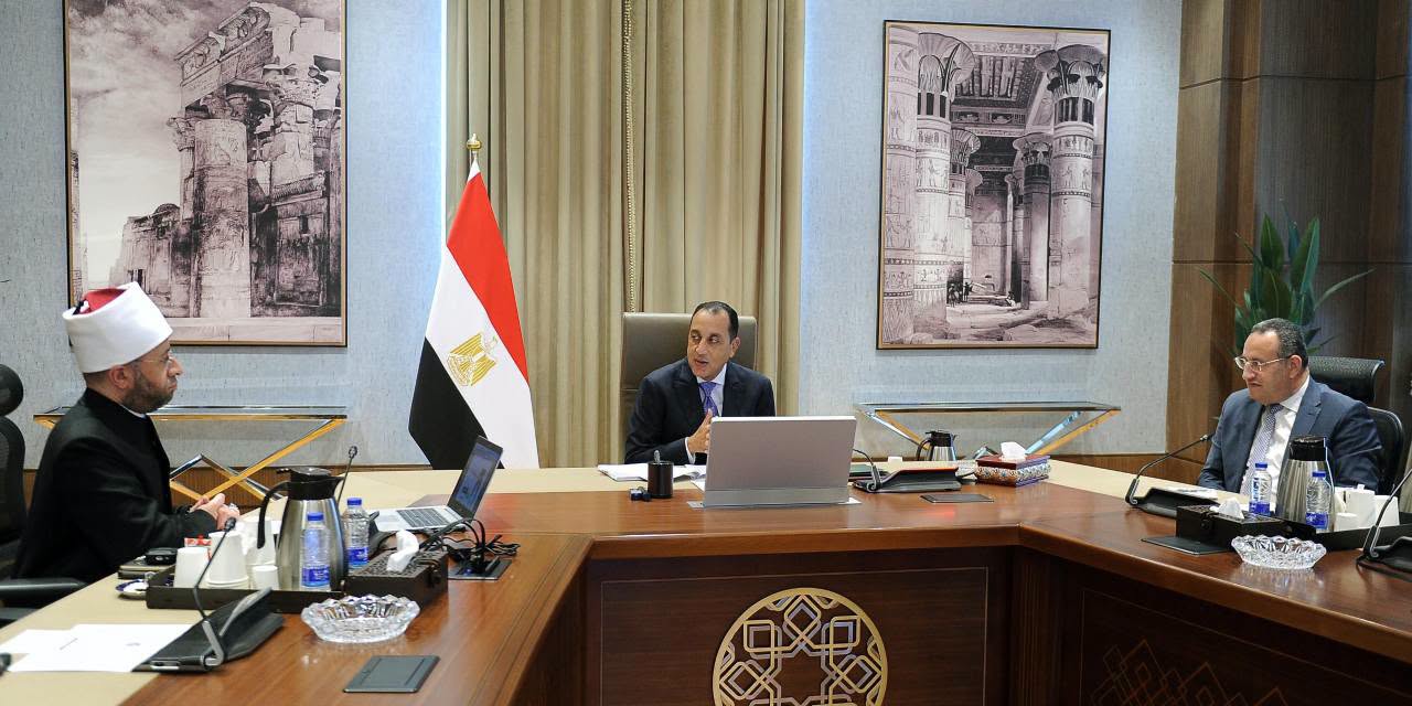 "مدبولي" يبحث مع وزراء الرياضة والثقافة والأوقاف استعدادات تنظيم مؤتمر أكتوبر