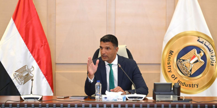 خالد هاشم وزير الصناعة