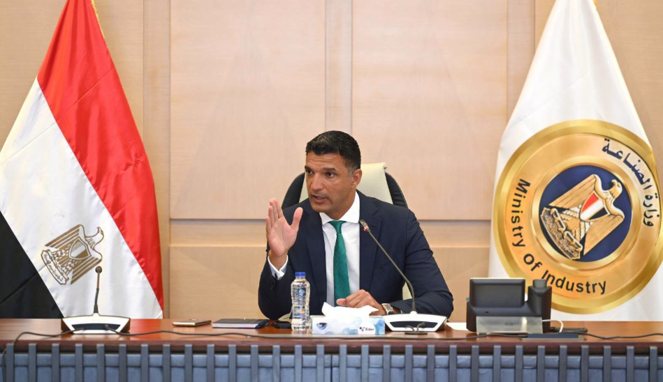 خالد هاشم وزير الصناعة