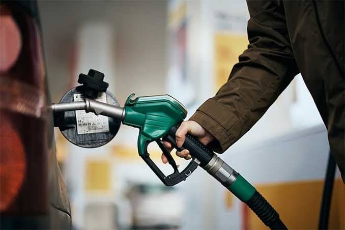 المنتجات البترولية ؛ البنزين ؛ السولار