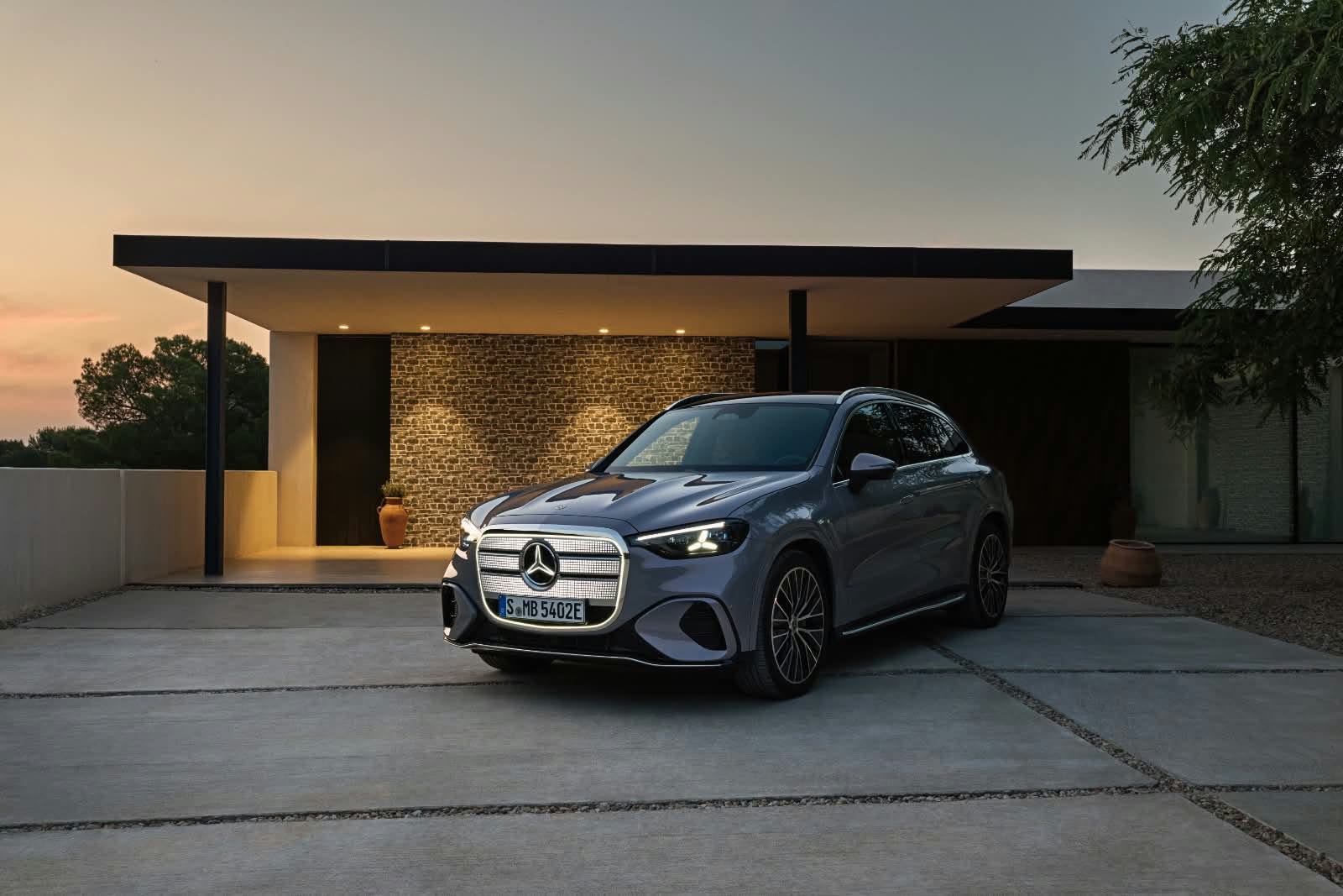 «مرسيدس-بنز» تطلق GLC الكهربائية في مصر