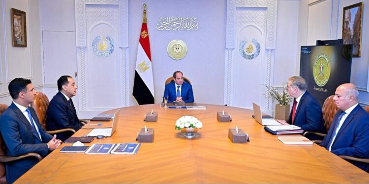 "السيسي": تيسير إجراءات إنشاء المصانع الجديدة.. وسحب الأراضي الصناعية غير المستغلة