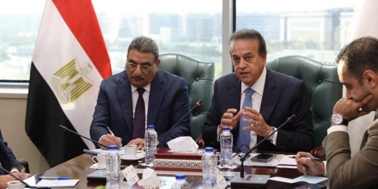 وزير الصحة يتابع الخطوات التنفيذية والتمويلية لإنشاء المدينتين الطبيتين