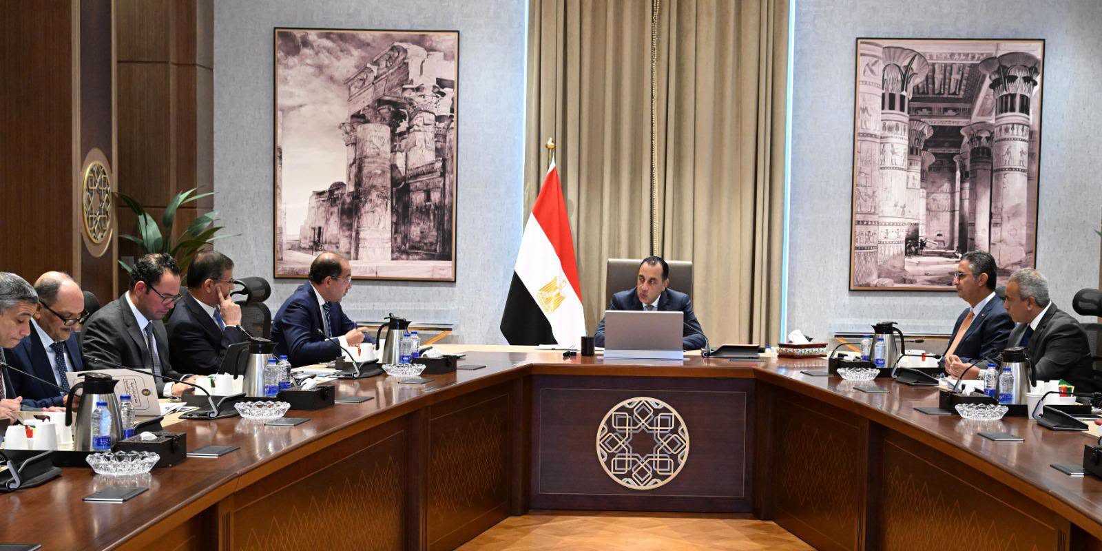 رئيس الوزراء يتابع موقف سداد مستحقات محصول قصب السكر للمزارعين