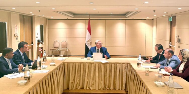 "البترول" تبحث الخطوات النهائية لربط حقل غاز أفروديت القبرصي بمصر