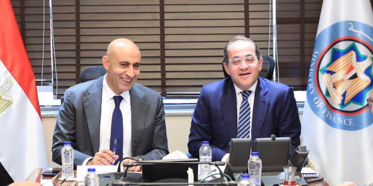 «المالية» تستهدف زيادة مرتبات المعلمين العام الدراسي المقبل