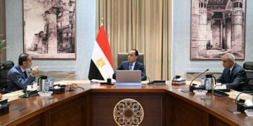 رئيس الوزراء يبحث خطوات "الرقابة المالية" لتعزيز كفاءة سوق رأس المال