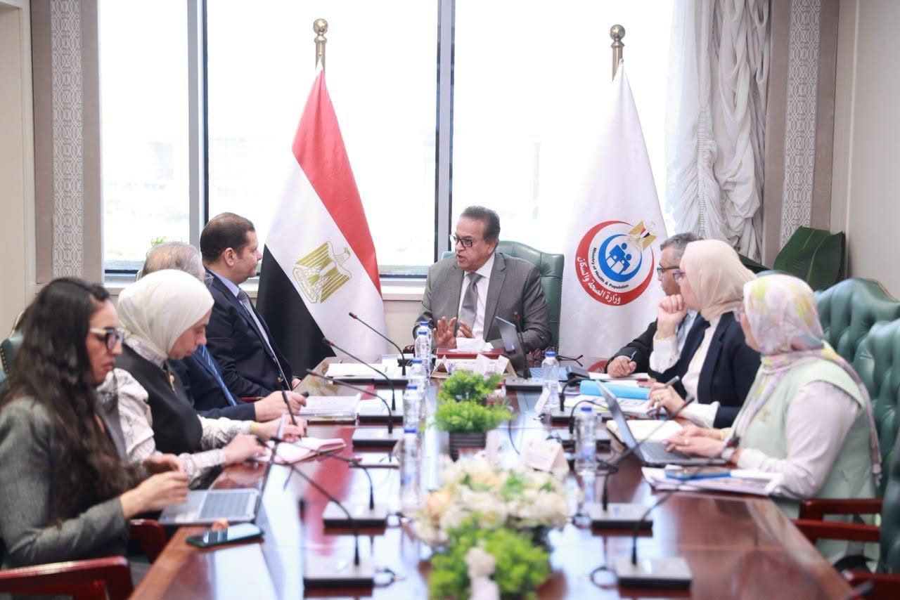 وزير الصحة يتابع معدلات الإنجاز فى مشروع التأمين الصحى الشامل
