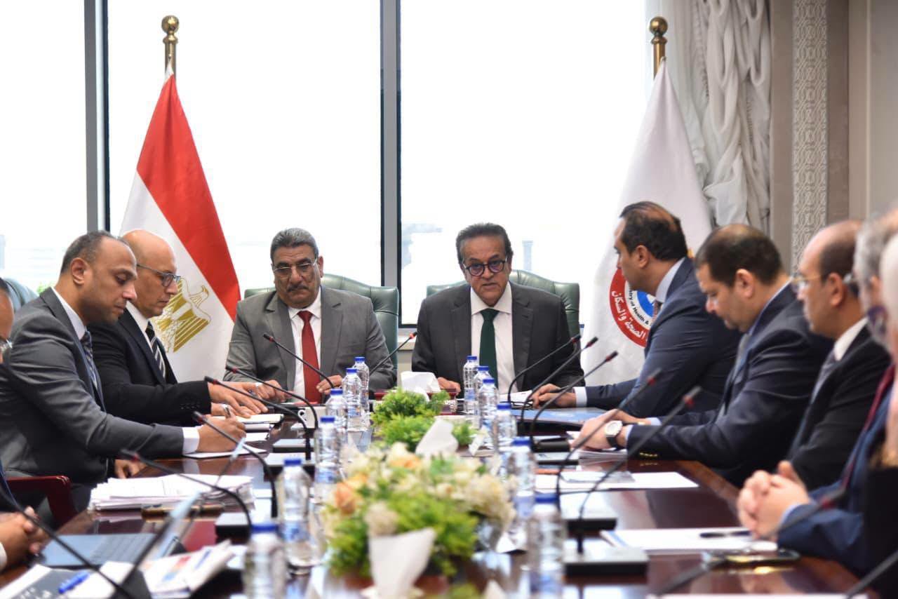 وزير الصحة يترأس الاجتماع الأول للجنة الإسراع بتطبيق "التأمين الصحي الشامل"