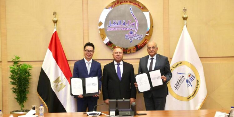 "ميناء الإسكندرية" تتعاون مع "شيامن" الصينية لإنشاء محطة صب جاف في "المكس"