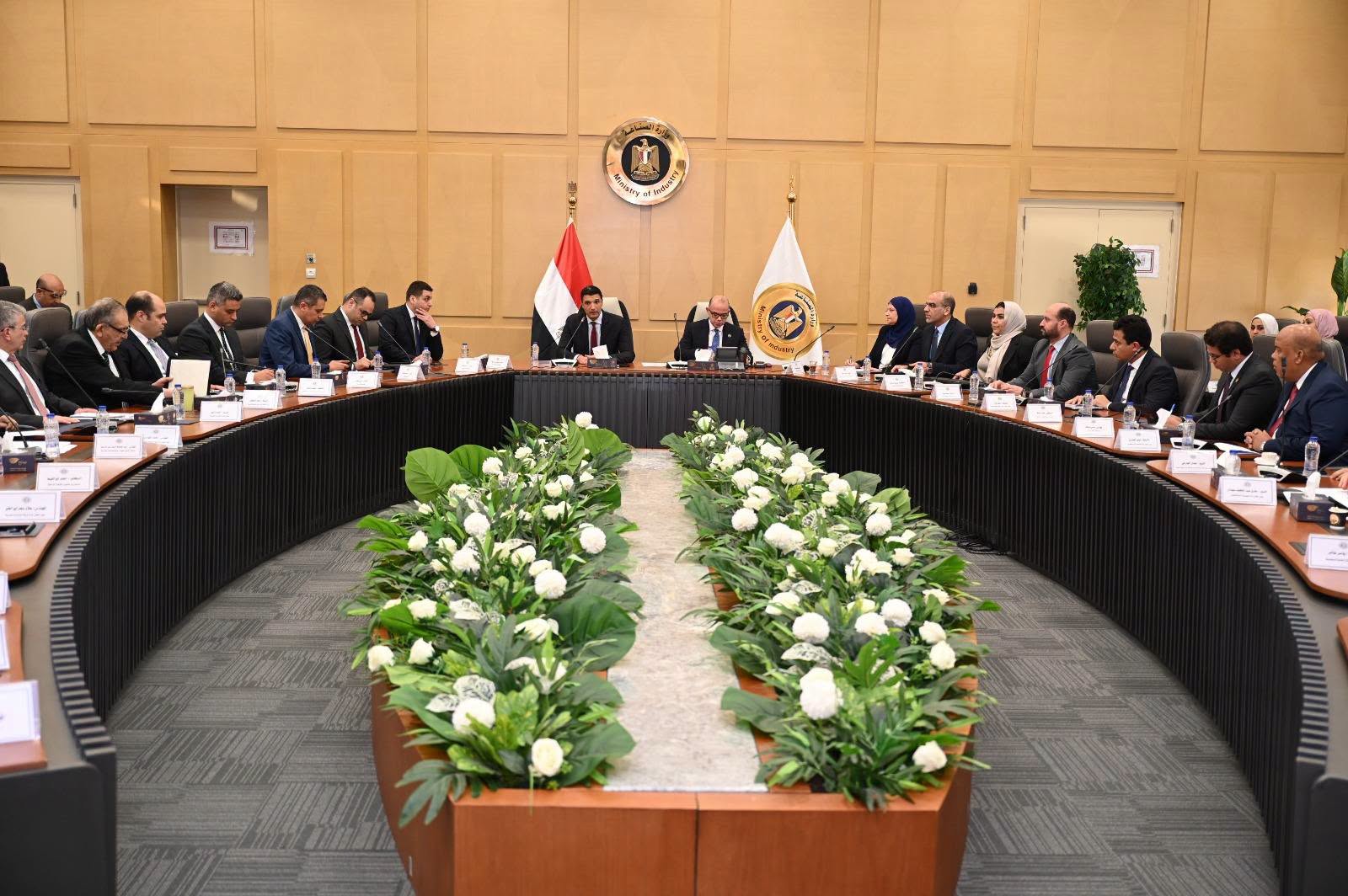 الحكومة تبحث تحديات صناعة الحديد وإنتاج البيليت