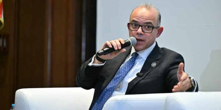 الدكتور محمد فريد وزير الاستثمار والتجارة الخارجية