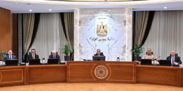 رئيس الوزراء: الحكومة تبدأ تنفيذ التكليفات الرئاسية لتحسين معيشة المواطنين