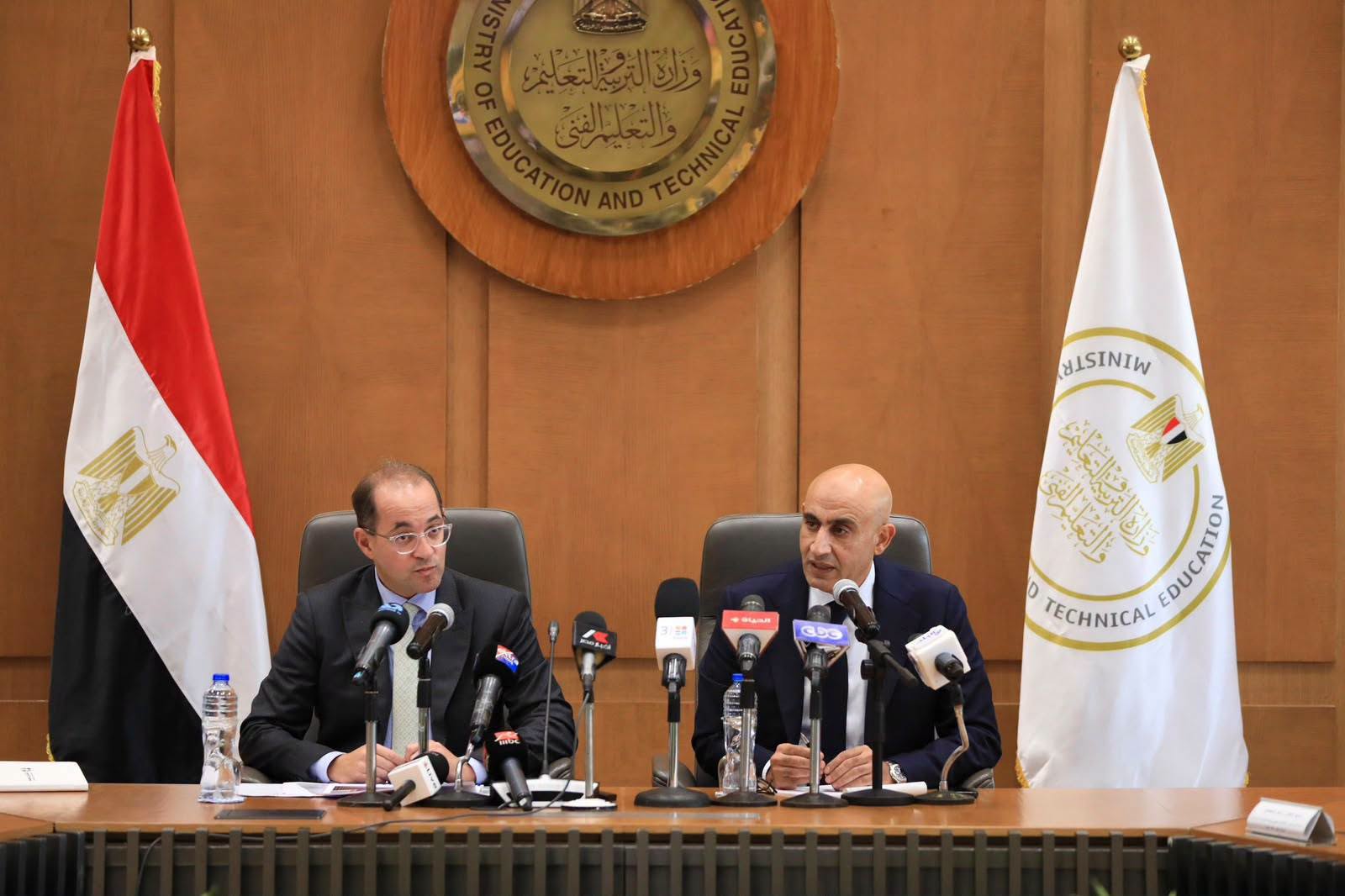 الحكومة تبدأ تنفيذ تكليفات "الرئيس السيسي" بتحسين أجور المعلمين