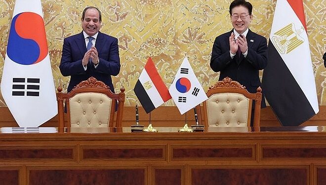 "السيسي": ملتزمون بتشجيع زيادة الاستثمارات الكورية الجنوبية في مصر