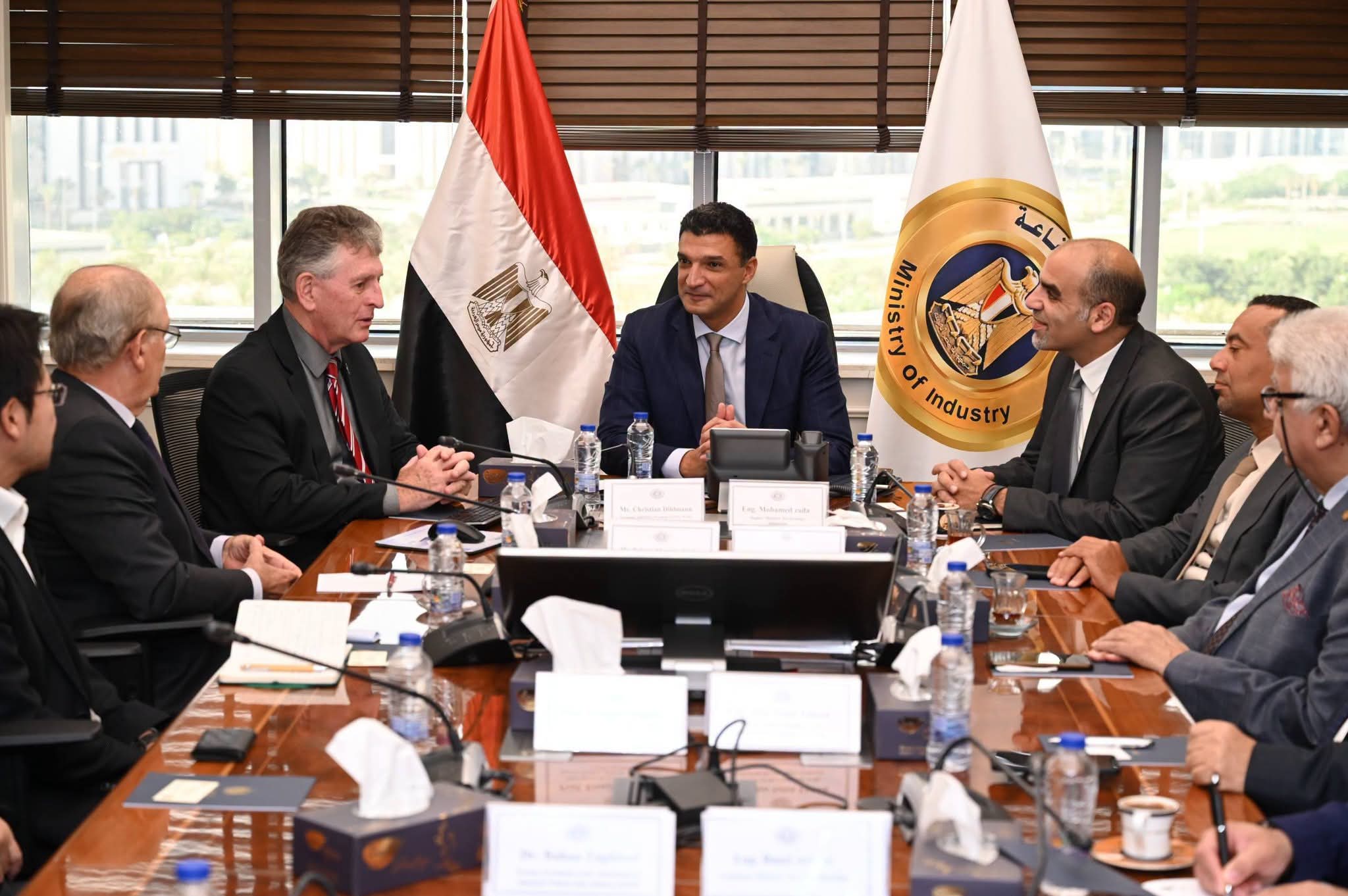 وزير الصناعة